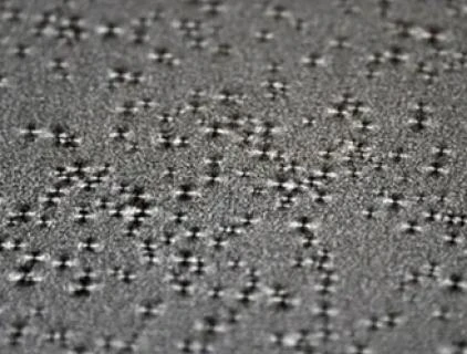 ผู้ผลิตกระดานเคลือบสี: กระดานเคลือบสีเกล็ดหิมะสำหรับเครื่องประดับรีดออกจากสายการผลิตอย่างถูกต้อง